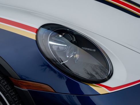 Certified 2024 Porsche 911 Dakar image 52