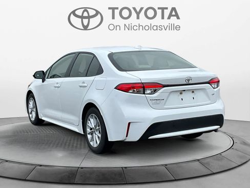Used 2020 Toyota Corolla LE w/ LE Premium Package FWD image 4