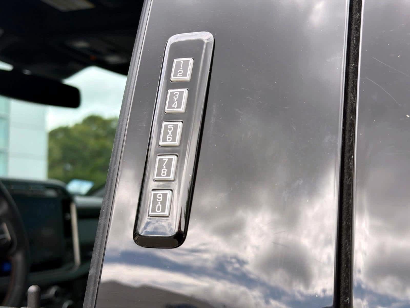 Used 2024 Ford F350 Platinum w/ FX4 Off-Road Package AWD/4WD image 15