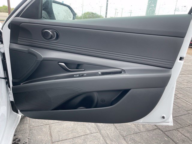 New 2025 Hyundai Elantra SEL FWD image 24