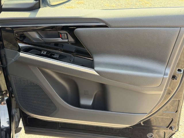 Used 2023 Toyota bZ4X AWD image 8