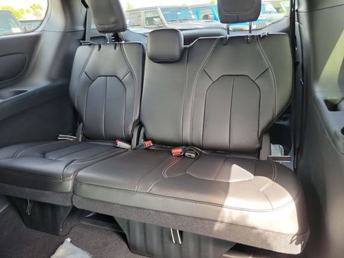 New 2026 Chrysler Voyager LX image 9