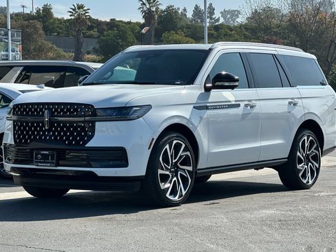 New 2026 Lincoln Navigator Black Label AWD/4WD image 7