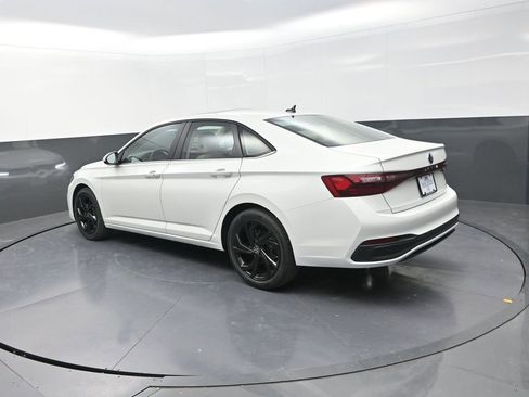 New 2026 Volkswagen Jetta SE image 8