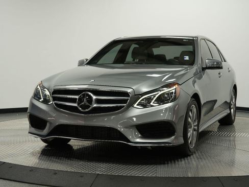 Used 2014 Mercedes-Benz E 250 BlueTEC Sedan image 3