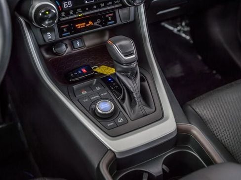 Used 2020 Toyota RAV4 Limited image 30