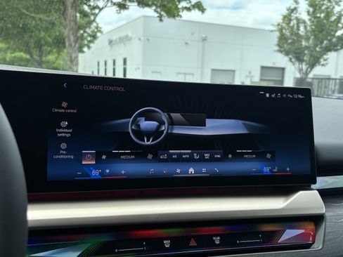 New 2027 BMW 550e xDrive w/ Executive Package AWD/4WD image 32
