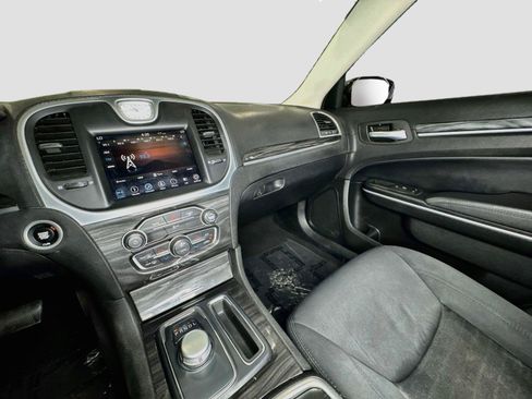 Used 2019 Chrysler 300 Touring w/ Chrome Appearance Package RWD image 15