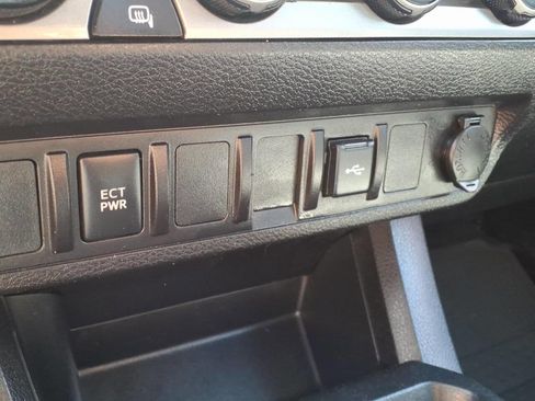 Used 2022 Toyota Tacoma SR image 18