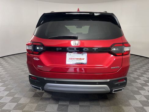 Used 2024 Honda Pilot Touring image 15