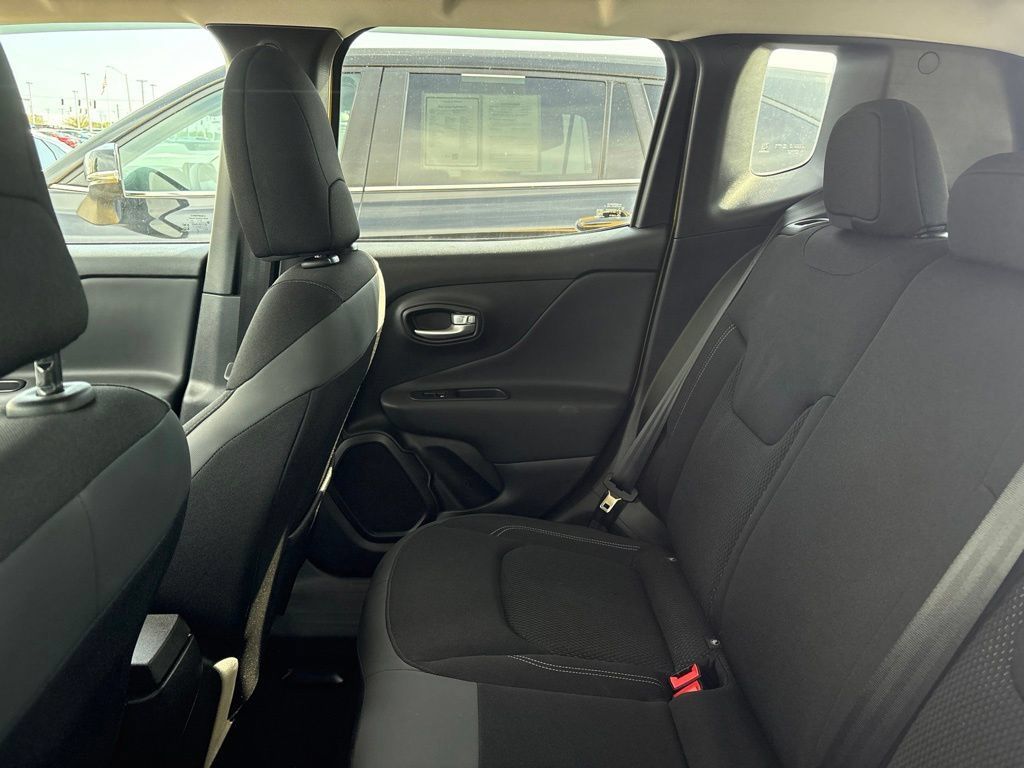 Used 2023 Jeep Renegade Latitude w/ Premium Group AWD/4WD image 17