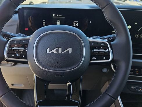 New 2026 Kia Carnival FWD image 17
