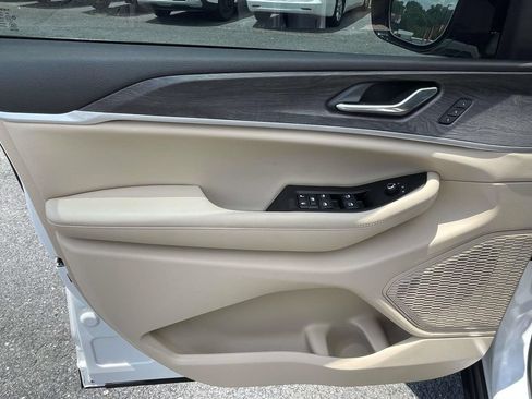 Used 2025 Jeep Grand Cherokee Limited w/ Luxury Tech Group II RWD image 16