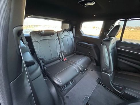 New 2025 Jeep Grand Cherokee L Limited w/ Luxury Tech Group II image 40