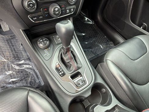 Used 2022 Jeep Cherokee Trailhawk w/ Sound & Nav Group image 30