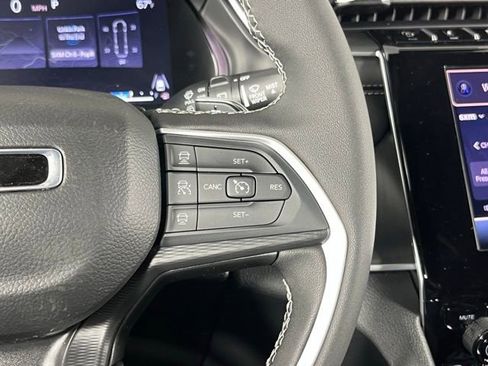 New 2025 Jeep Grand Cherokee Altitude image 15