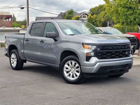 Used 2024 Chevrolet Silverado 1500 Custom image 2