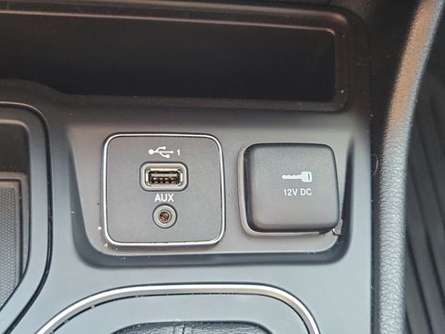 Used 2021 Jeep Cherokee Latitude w/ Mopar Interior Package FWD image 23