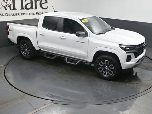 Used 2025 Chevrolet Colorado Z71 w/ Technology Package AWD/4WD image 37