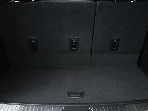 Used 2025 GMC Yukon Denali AWD/4WD image 31