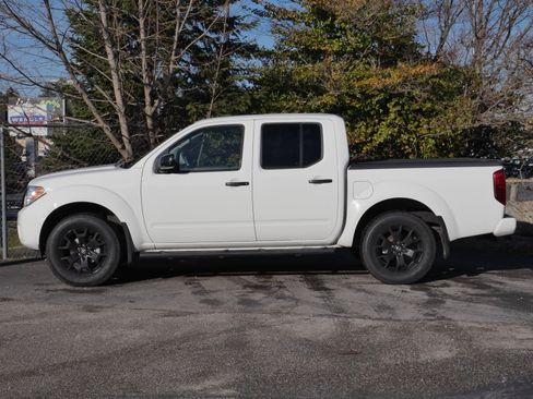 Certified 2020 Nissan Frontier SV w/ Midnight Edition Floor Mats image 13