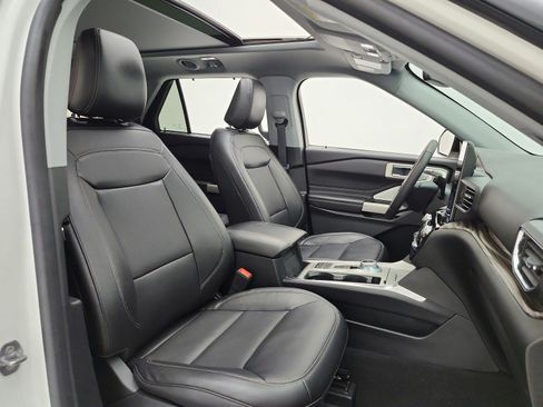 Used 2023 Ford Explorer Limited w/ Limited Technology Package RWD image 19