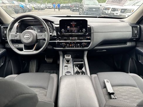 Used 2025 Nissan Pathfinder SV AWD/4WD image 10