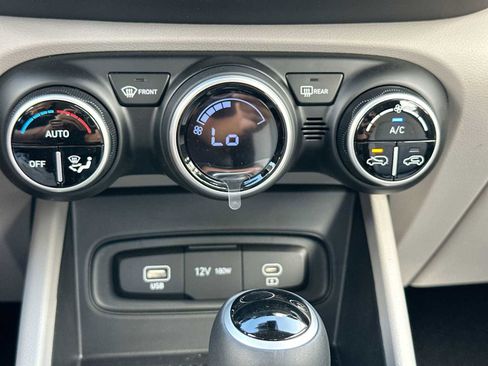 New 2025 Hyundai Venue SEL image 17