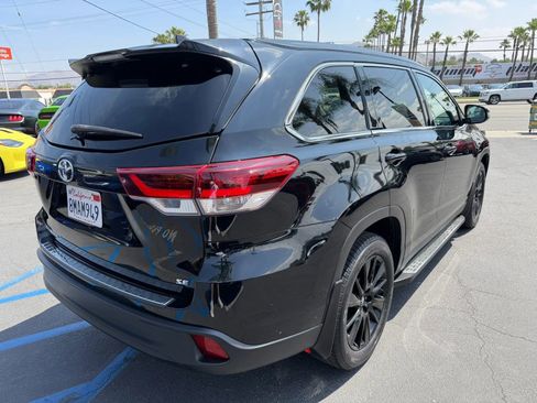 Used 2019 Toyota Highlander SE image 9