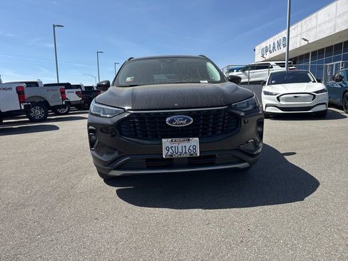 Used 2024 Ford Escape SE w/ PHEV Premium Package image 2