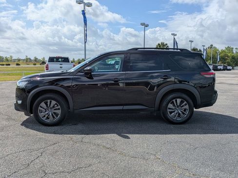 Used 2024 Nissan Pathfinder SV AWD/4WD image 8