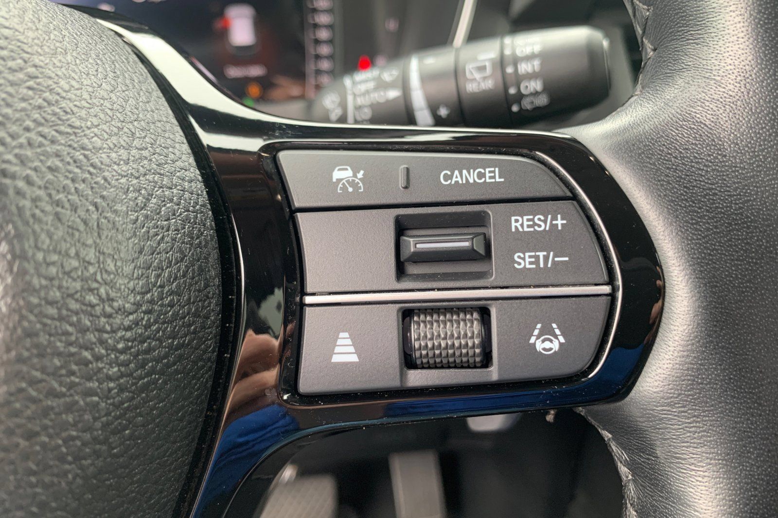 Used 2025 Honda Pilot Elite image 32