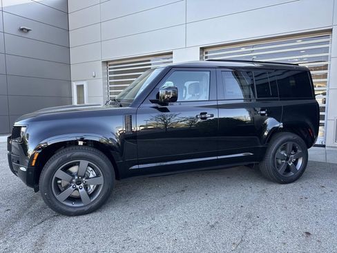 New 2026 Land Rover Defender 110 X-Dynamic SE AWD/4WD image 3