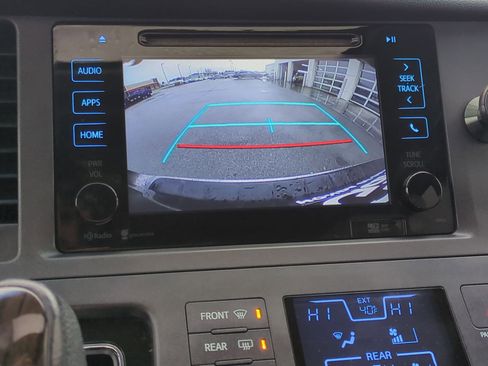 Used 2015 Toyota Sienna Limited image 26