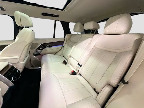 Used 2025 Land Rover Range Rover SE AWD/4WD image 25