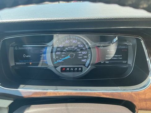 Used 2018 Ford Taurus Limited FWD image 20