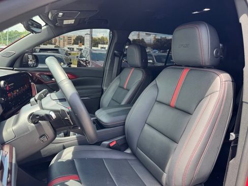 Used 2025 Chevrolet Traverse RS AWD/4WD image 13