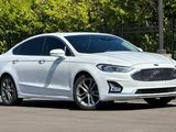 Used 2020 Ford Fusion Titanium image 2