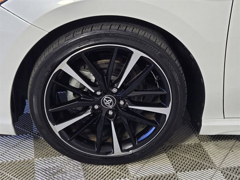 Used 2020 Toyota Camry XSE image 5
