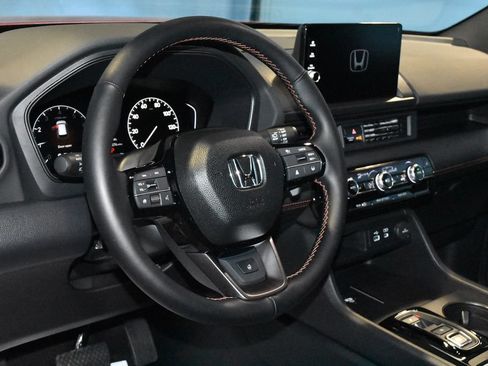Used 2025 Honda Pilot TrailSport image 2