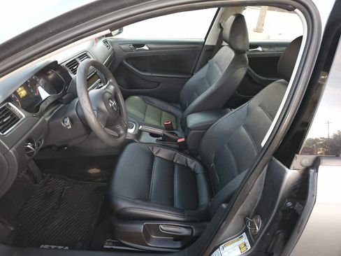 Used 2011 Volkswagen Jetta SE FWD image 11