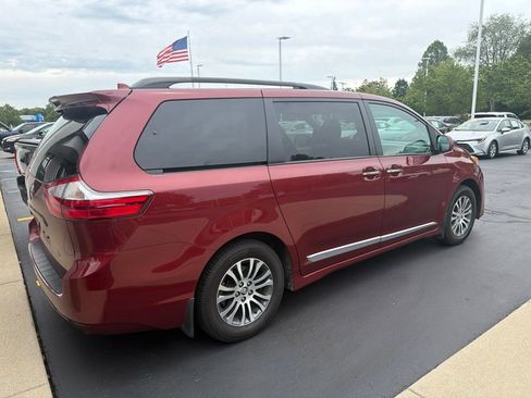 Certified 2019 Toyota Sienna XLE w/ XLE Navigation Package FWD image 14