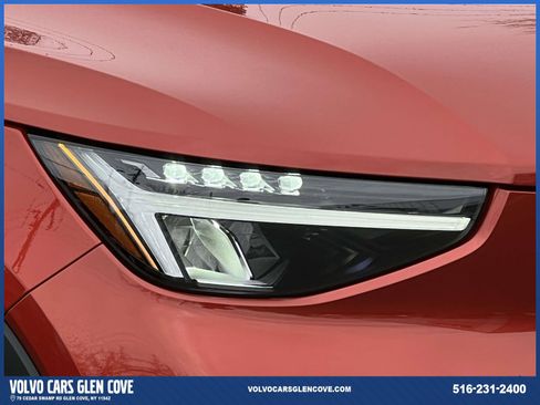 Used 2023 Volvo XC40 B5 Plus w/ Climate Package image 7