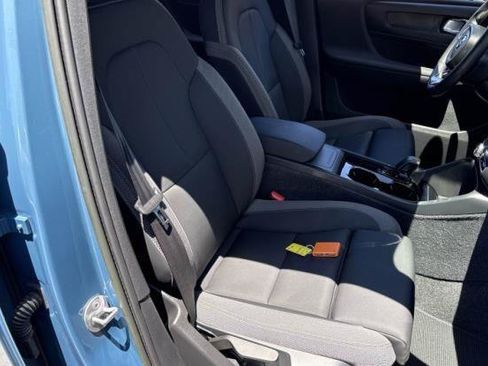 Used 2023 Volvo XC40 Recharge Core AWD/4WD image 7