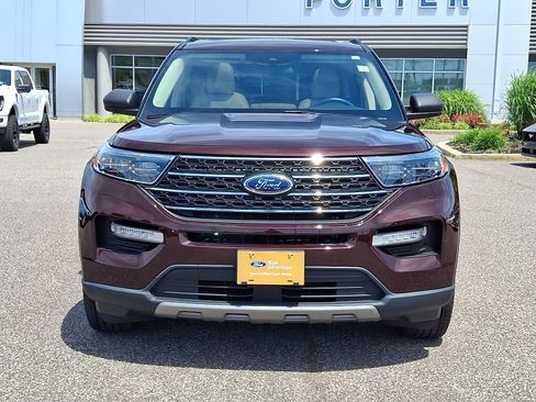 Certified 2023 Ford Explorer XLT w/ Equipment Group 202A AWD/4WD image 3