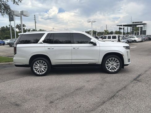 Used 2023 Cadillac Escalade Luxury RWD image 2