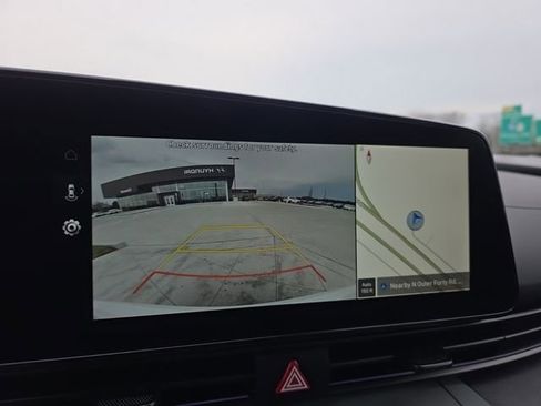 New 2025 Hyundai Elantra Limited image 18