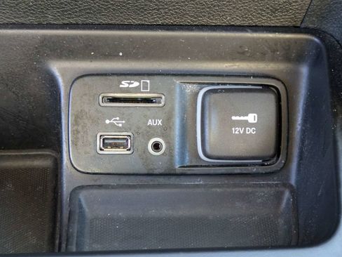 Used 2015 Jeep Cherokee Latitude FWD image 22