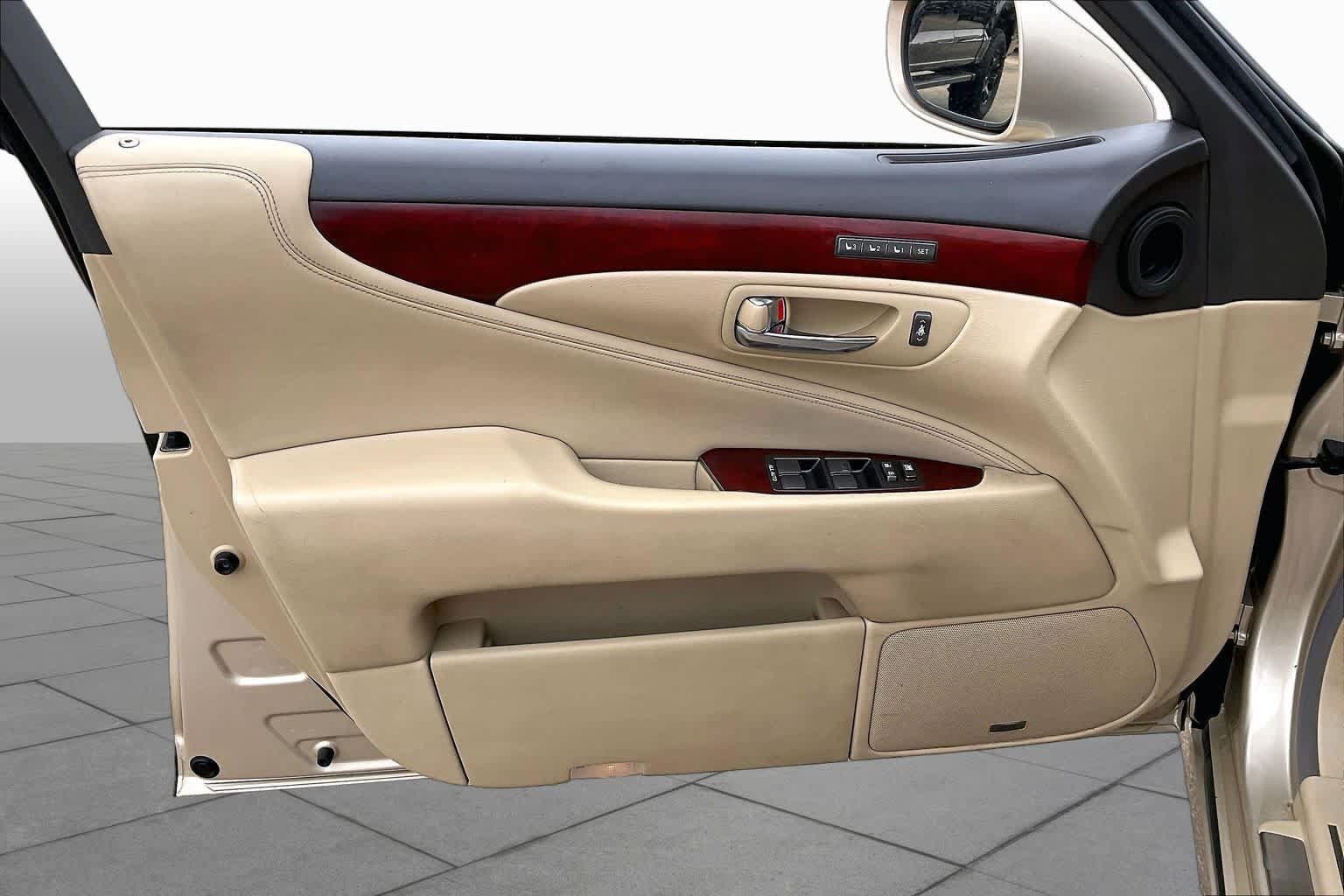 Used 2007 Lexus LS 460 RWD image 21