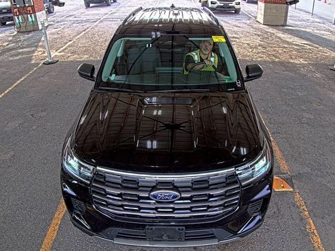 Used 2025 Ford Explorer Active AWD/4WD image 4